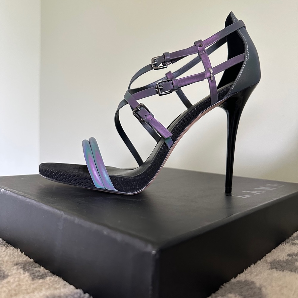 New in box size 9.5 L.A.M.B oberlin pewter heels